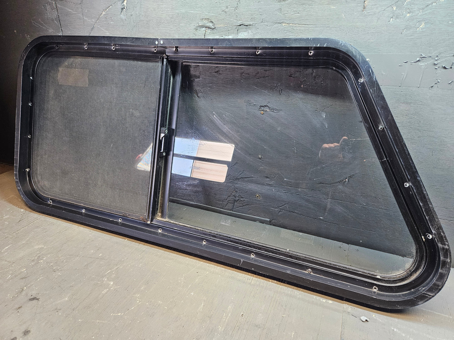 Angle slider window black