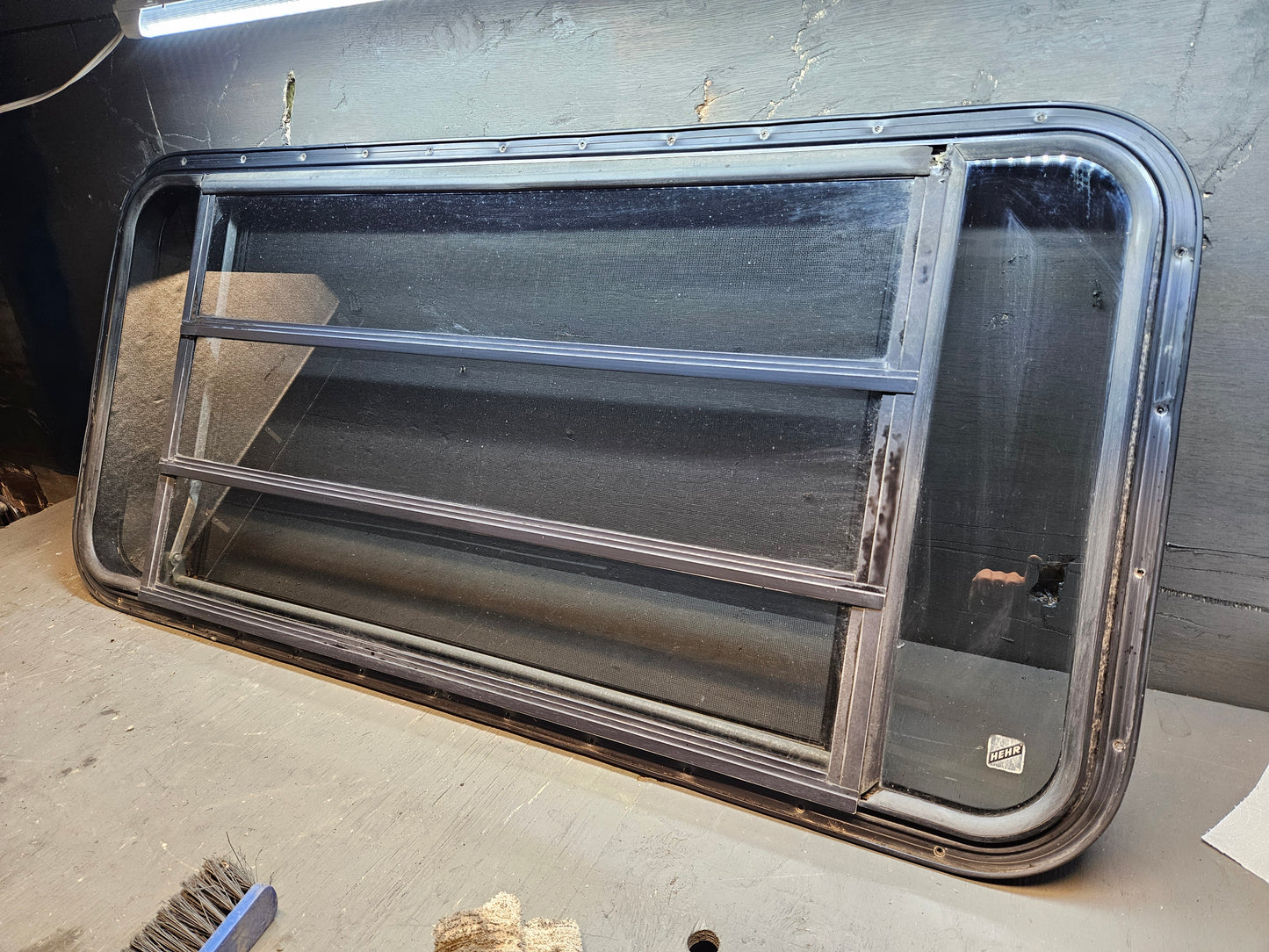 Crank window black