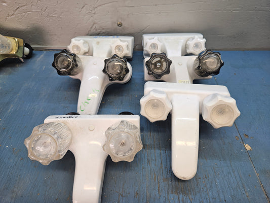 Bathroom sink faucet white