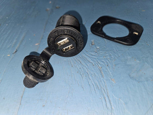 Dual USB plug