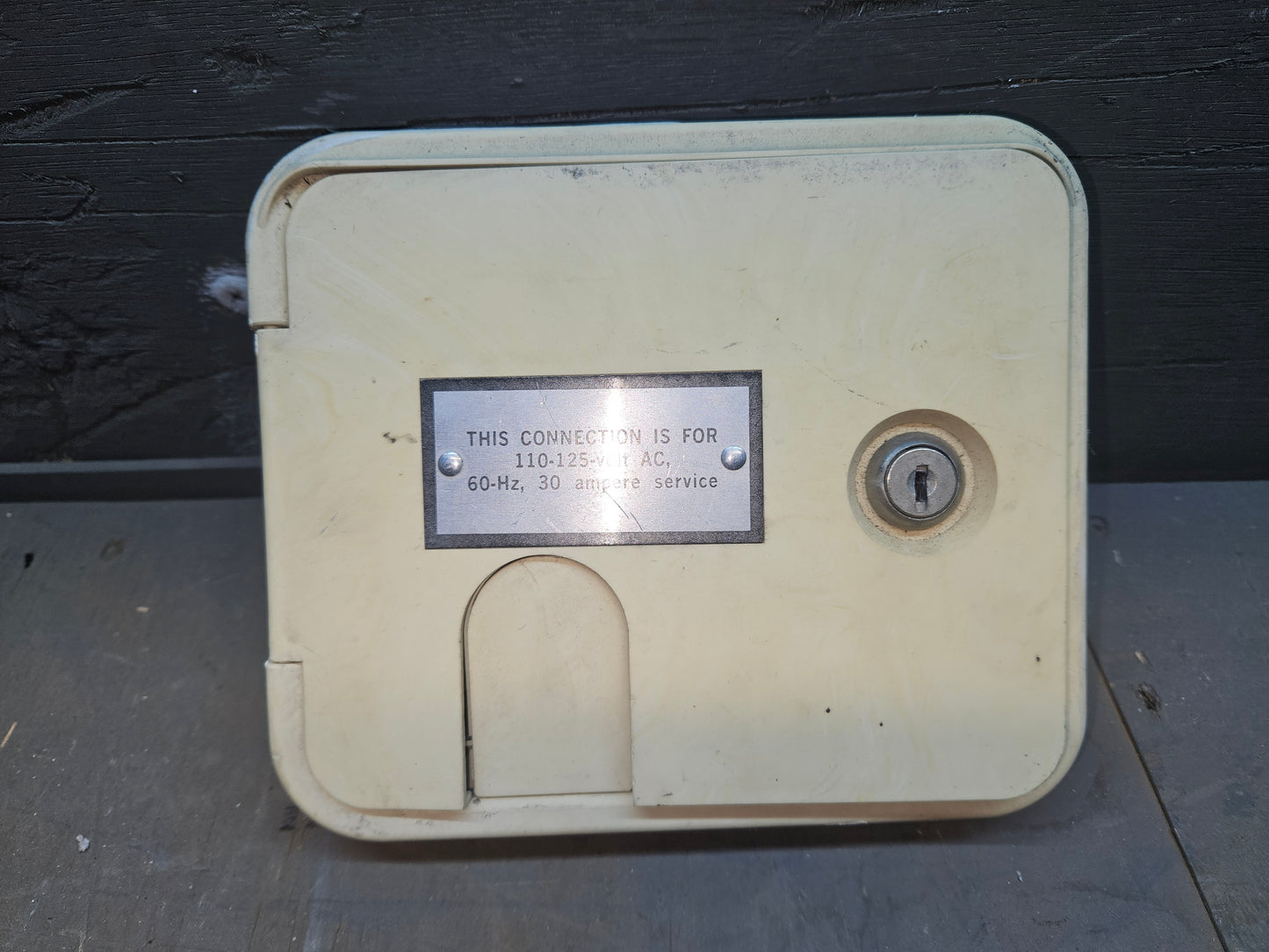 Access hatch electrical