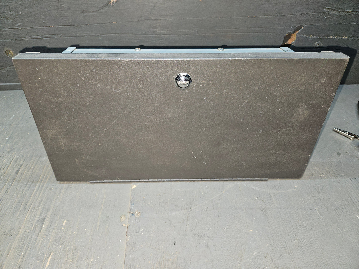 Electrical distribution box
