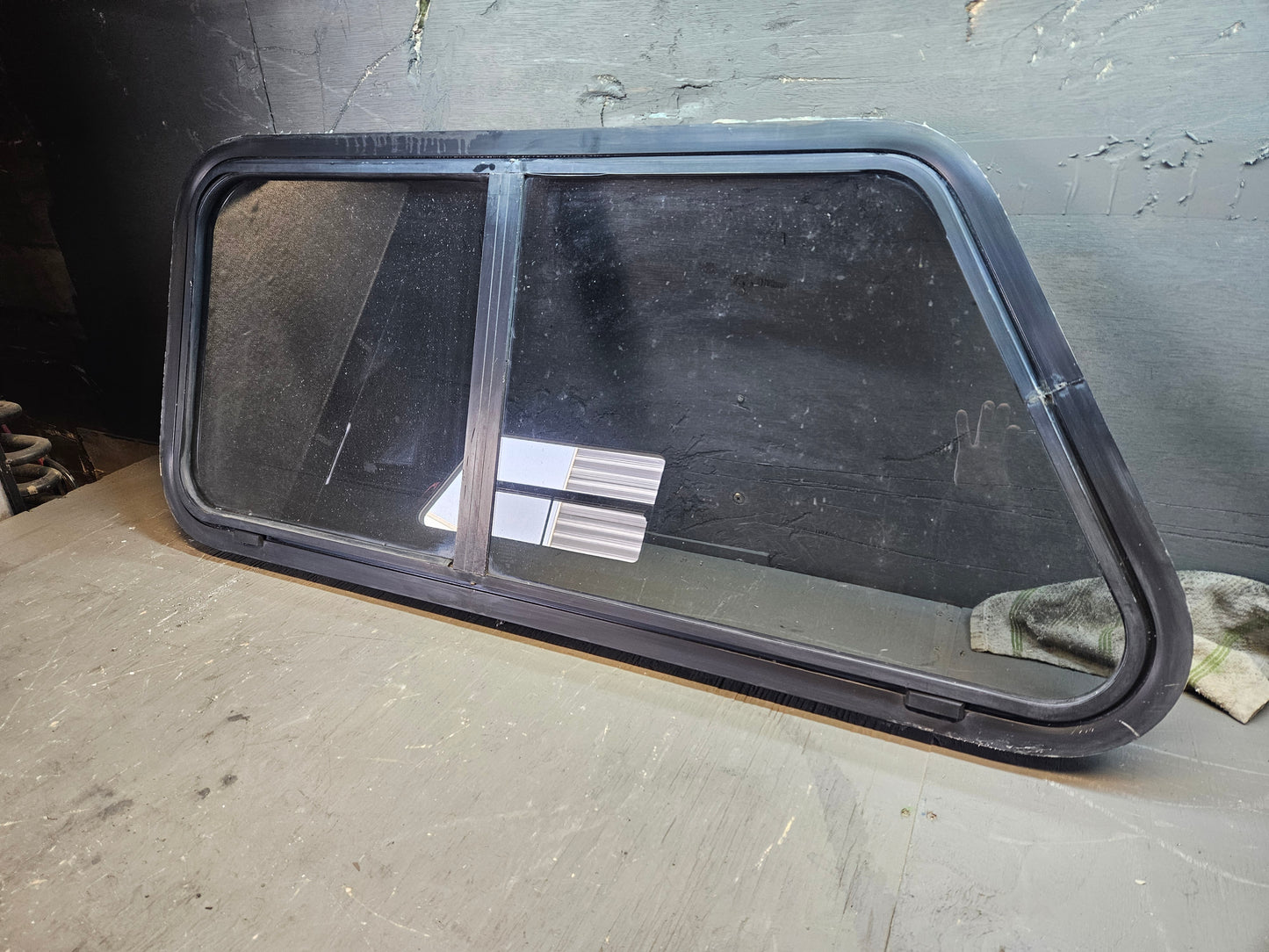 Angle cut window black