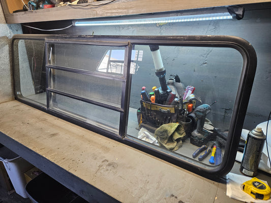 Large window black  crank out