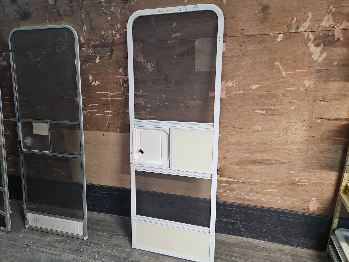 Screen door radius