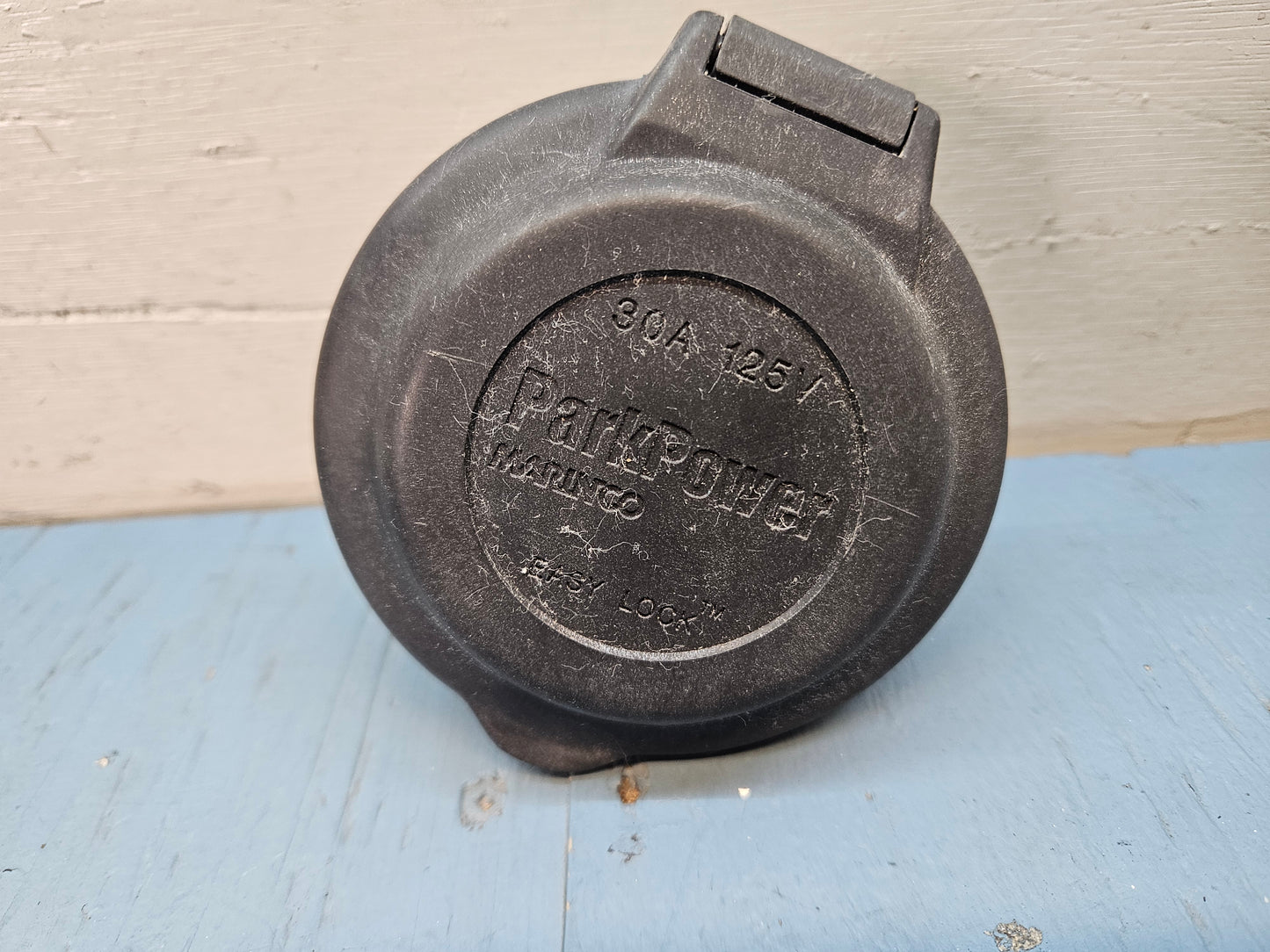Twist lock power cord receptacle 30amp